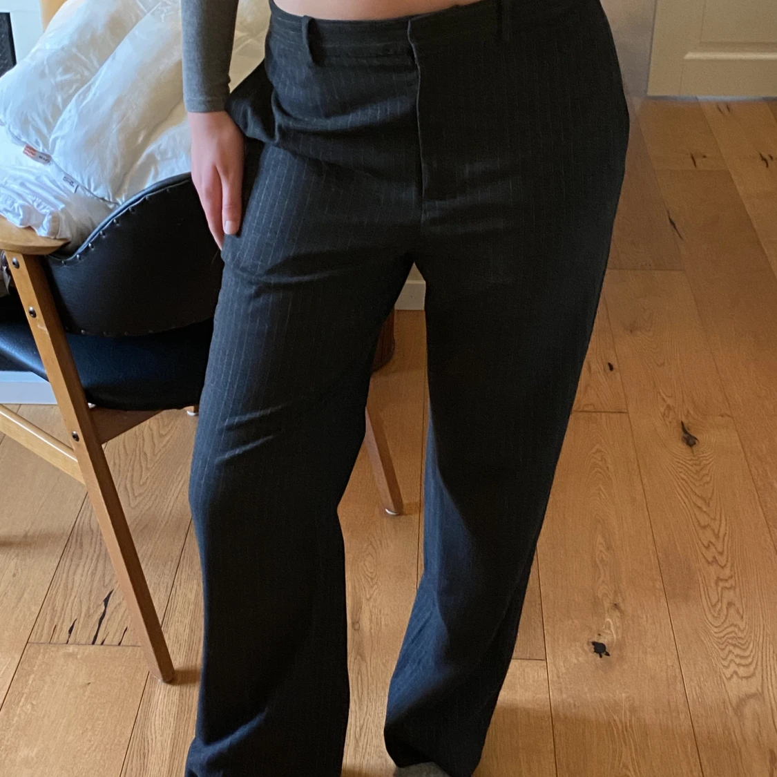 Kritstrecksrandiga kostymbyxor - 90