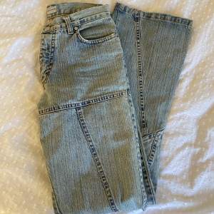 Ett par galet snygga napapjiri jeans som är lågmidjade o botcut, hittade på vintage butik o säljer för 450+ frakt. Älskar dom o sitter jättebra i rumpan men tyvär för små för mig nu. 
