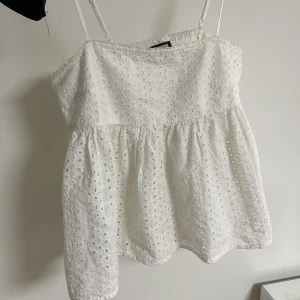 Vit topp - Sommar topp från bikbok i S, säljs ej mer❤️