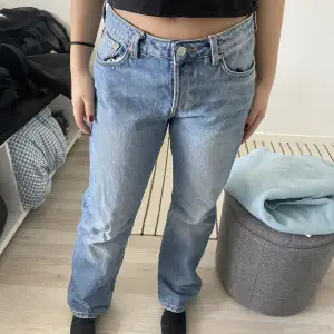 Midwaist straight Jeans från Weekday i modellen ”pin”💕