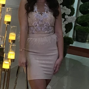 Festklänning  - Säljer min klänning som är använd endast en gång. Den är i storlek S. Priset är 400kr. Originalpriset är 1200kr.