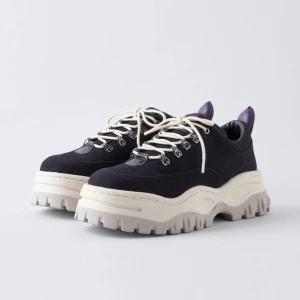 Eytys Angel Sneakers - Eytys Angel Sneakers i storlek 43, säljes då de inte kommer till användning.  Se bilderna för uppskattning av skicket, fint skick