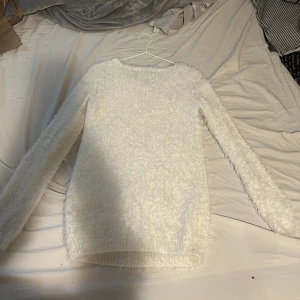 Tröja - Säljer denna tröja då den ej kommer till användning. Ej stickig 