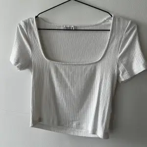 Superfin t-shirt från Edited💓 Storlek 34 Bra skick ✨Köparen står för frakt✨ 