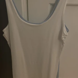 Klänning  - Söt tight klänning som passar prelat till sommaren 💕vet inte vart den är köpt  