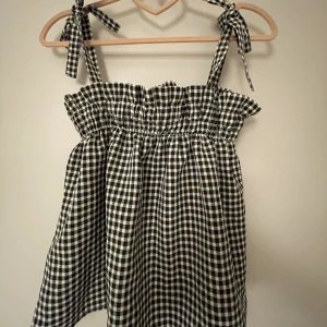 linne - jättefint linne, aldrig använt! kan användas som kjol!!💕💕💕