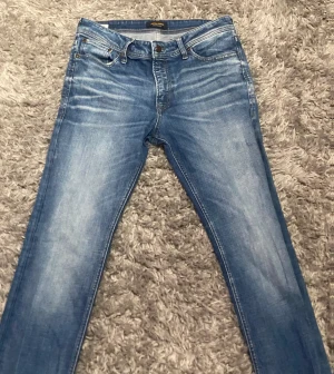 Jack and Jones jeans  - Är i nyskick, o knappast använda. 