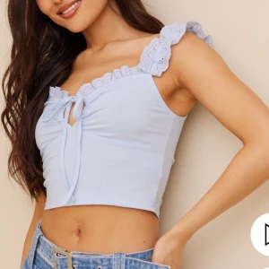 Ljus blå topp - Säljer denna ljus blåa topp, använd en gång. 🩵 Nypris: 299:- Mitt pris: 99:-