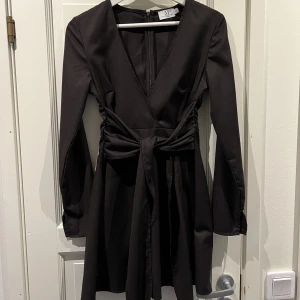 Klänning - Skitsnygg klänning som är sparsamt använd 