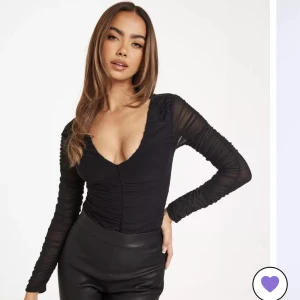 Nelly body / topp - Så fin topp från Nelly som tyvärr är för liten för mig. Prislappen är borttagen men den är aldrig använd! 💕köpt för 300kr