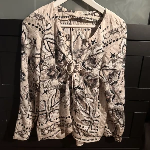 Blus  - Jättefin blus från Odd Molly, pris kan diskuteras🥰 