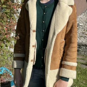 Höst jacka  - Supper fin jacka ifrån zara❤️den är i nyskick❤️🥰. Stolek 164 men passa mig som är S. Jätte varm och gosig🥰 hör gärna av er vid frågor eller funderingar❤️