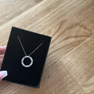  Love diamond necklace  - Helt nytt silver halsband, aldrig använd. Såå fint på🤩🤍 