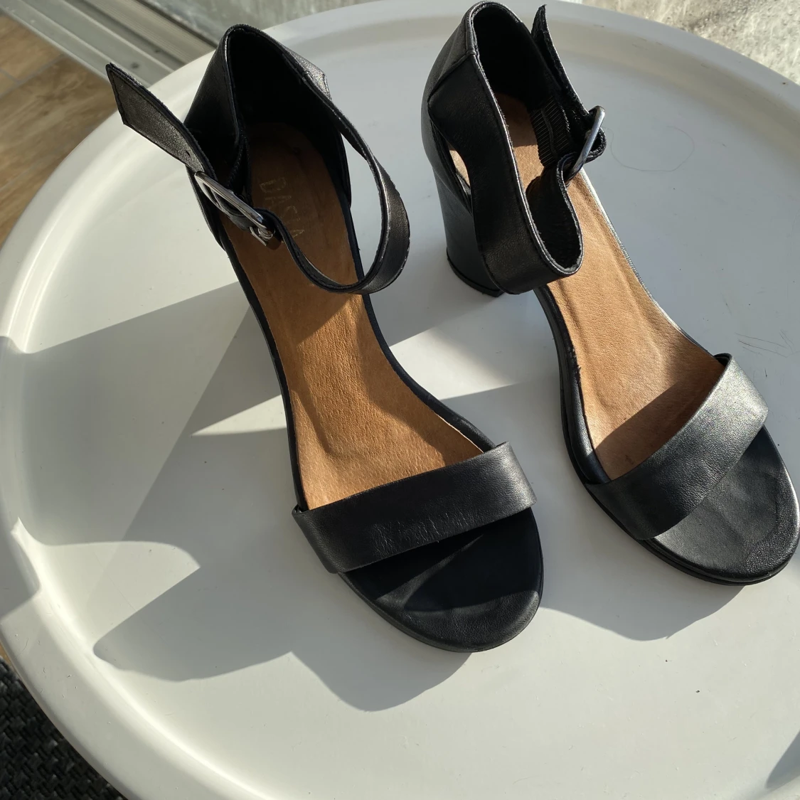 Svarta klackskor  - 91