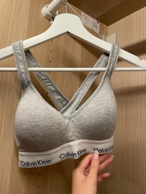 Calvin klein bh - Säljer denna super snygga Calvin clein bh, storlek s skriv till mig vid intresse 💓