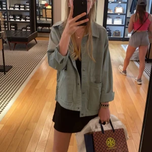 Jacka - Grön tunn jacka från Hollister. Pris kan diskuteras 😊