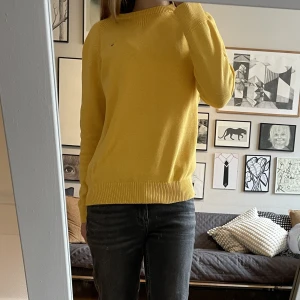 Gant tröja - Andvänd fåtal gånger💞 Fint skick, jag kan också skicka fler bilder privat om så önskas❣️ Skriv till mig privat innan köp nu💞 Köpt för799 