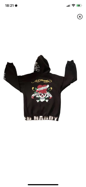 Ed hardy hoodie - Ed Hardy hoodie som tyvärr är för liten på mig. Välanvänd men inga defekter! Super skön och varm. Hör av dig vid frågor!