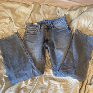 Levis jeans  - Säljer nu mina Levis jeans i modellen 551, skriv om ni undrar det minsta.