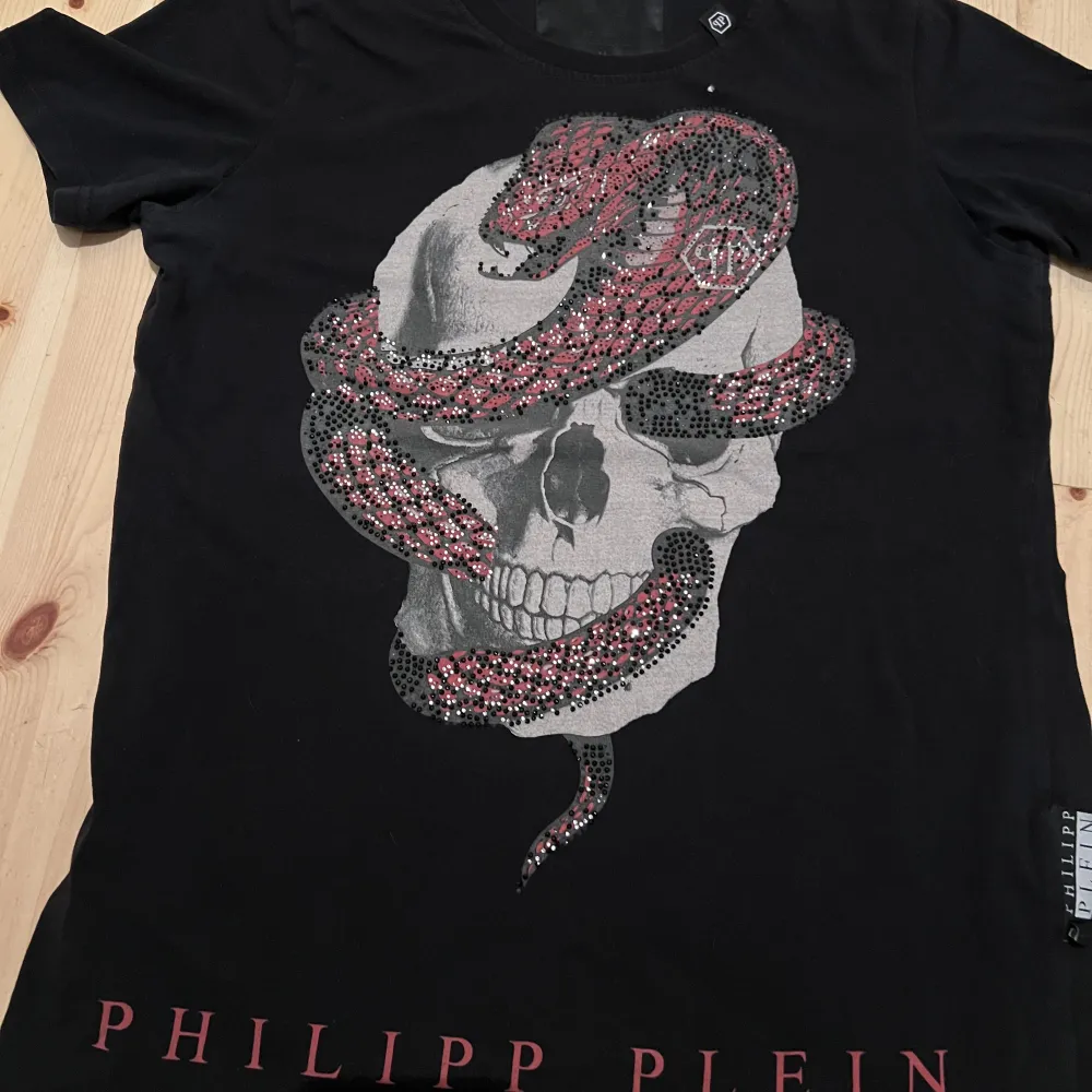 Philipp Plien t-shirts  1:1 kopia  Ny skick  Pris kan diskuteras vid snabb affär . Skjortor.
