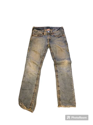 true religion jeans - ett par rare true religion jeans. sitter ganska baggy och har najs passform. 