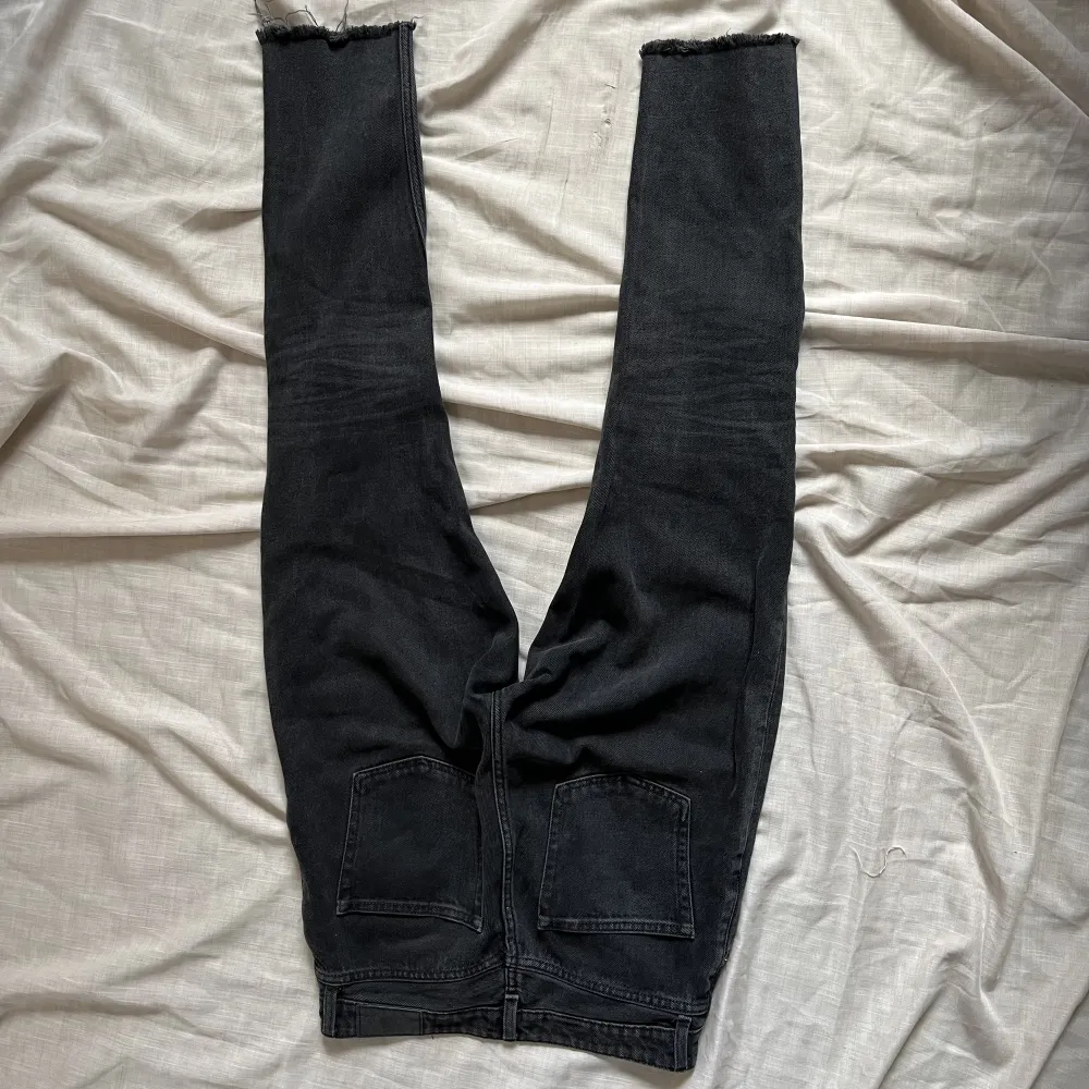 Svart/gråa Jeans, High waisted - relaxed fit . Jeans & Byxor.