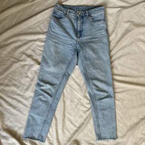 Ljusblåa Jeans, high waisted - relaxed fit