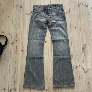 Lågmidjade gråavintagejeans - Storlek 10 (36-38) Vintage, inga defekter 🪩