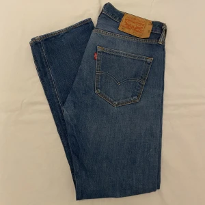 Levis 501 - Storlek 32/32. Perfekt skick. Säljs billigt!