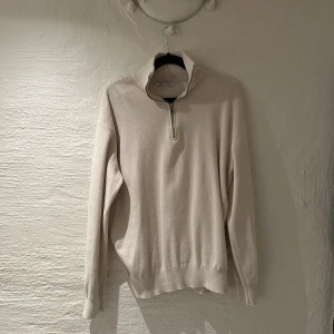 Stilig halv zip - Stilig halv zip från zara  Prefekt till hösten och skön till vintern