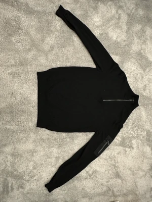 Snoot half zip - Den va köpt som present på rea men passade inte.  Priset går att diskutera