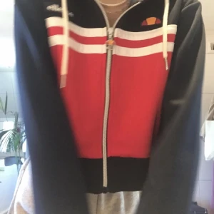 Tröja  - Endast använda ett fåtal gånger (som ny) 💖