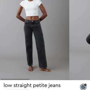 Lågmidjade jeans  - Snygga jeans från Gina som är sprättade ner till så skulle säga att dom passar någon som är ca 168 