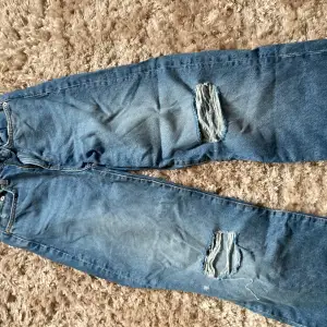  Säljer nu mina jeans från lager 157 , de aldrig använda bara provade, Dom har inga lösa trådar Hål mm.. hör av er vid intresse!💗