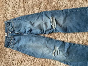 Jeans -  Säljer nu mina jeans från lager 157 , de aldrig använda bara provade, Dom har inga lösa trådar Hål mm.. hör av er vid intresse!💗