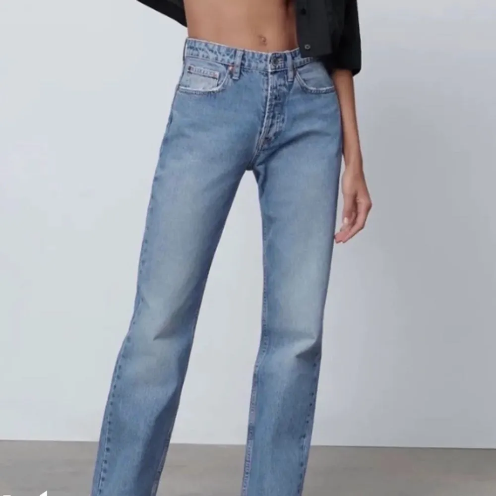 Jätte snygga zara jeans dom inte kommer till användning. Ge prisförslag. Jeans & Byxor.
