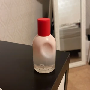 Glossier you - 50% kvar i flaskan