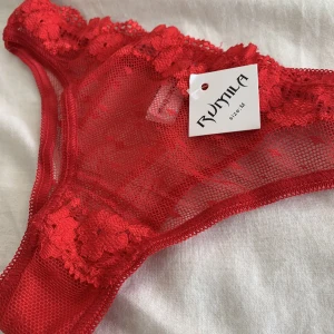 Helt nya trosor - Små i storleken skulle nog säga att de är i xxs-xs. Har aldrig använt de❤️
