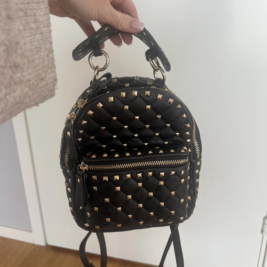 Valentino inspirerad ryggsäck