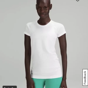 Lululemon tröja - Köpt på NK för ungefär ett halvår sedan men har aldrig används. Nypris runt 780 kr men säljer för 400kr! Pris kan diskuteras🩷🩷