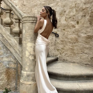 Otrolig klänning ✨ - Från märket your somnia i storlek xs men passar även s.  Endast använd en gång och i nyskick. Fantastisk vacker klänning som sitter perfekt.  🩷Nypris: 2.100kr  Skriv gärna prisförslag!