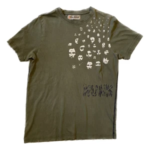 Grön T-shirt med tryck - T-shirt med as nice tryck! Inte sätt några defekter. Strlk M typ