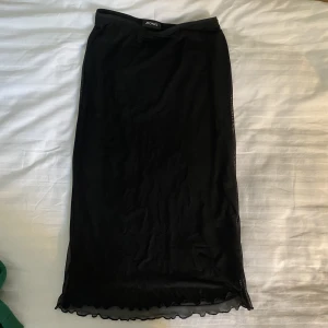 Midi-kjol från monki - Nyskick! Pris kan diskuteras💗