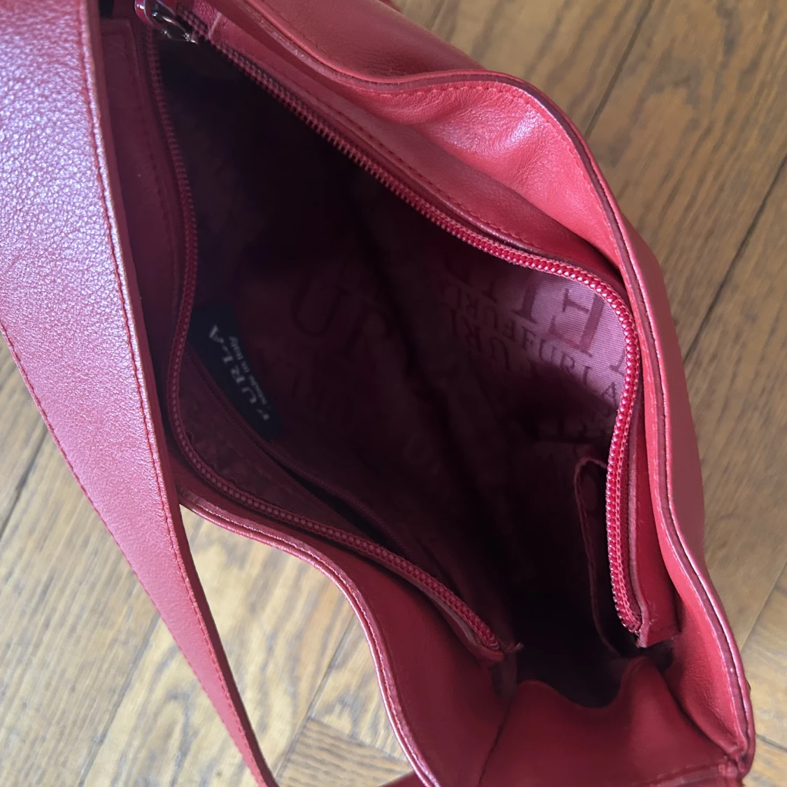 Röd väska  - 91