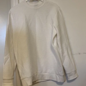 Sweatshirt  - Vanlig enkel tröja, skön, clean. Skicka 8/10 