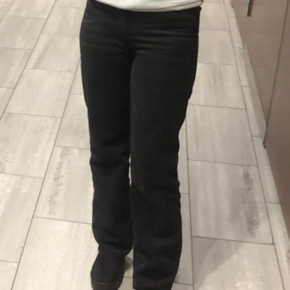 Svarta jeans