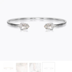 Caroline Svedbom - Säljer nu mitt Caroline svedbom armband pga att det tyvärr inte kommer till användning. Endast använd 2 gånger så skulle säga att det är i nyttskick 