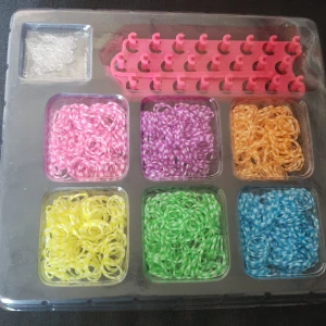 Loombands kit  - Kontakta vid pris vad ni kan köpa kittet för! Bra skick aldrig öppnat
