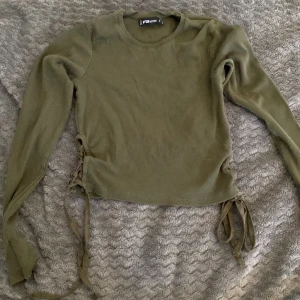 Olivgrön topp - Olivgrön topp. Bra skick. S