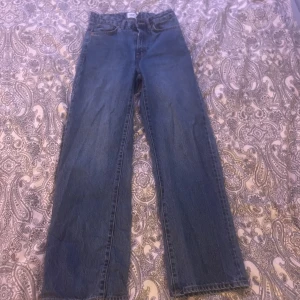 Mörkblå jeans  - Fint skick storlek S 